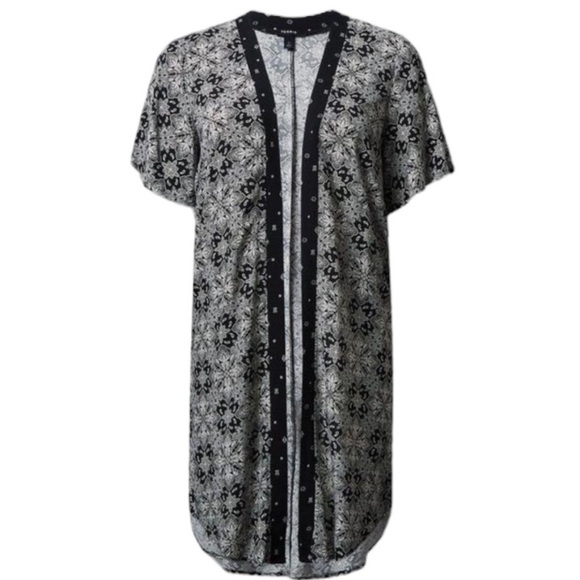 Torrid Challis Dolman Shirttail Kimono Size 1 - Picture 4 of 7